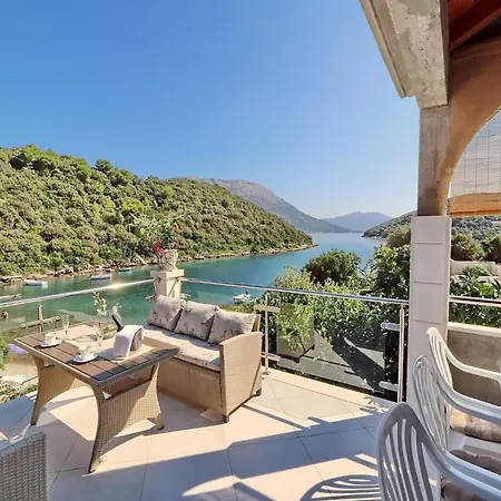 Cebalo Kor Ula アパート コルチュラ